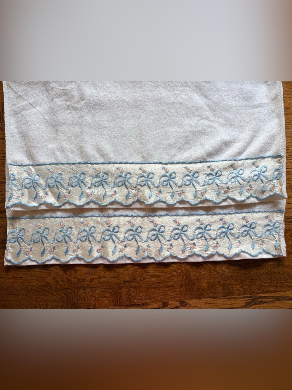 Vintage White with blue and pink Bow trim Bedding Towel Set of 2- Made in USA - Picture 8 of 14